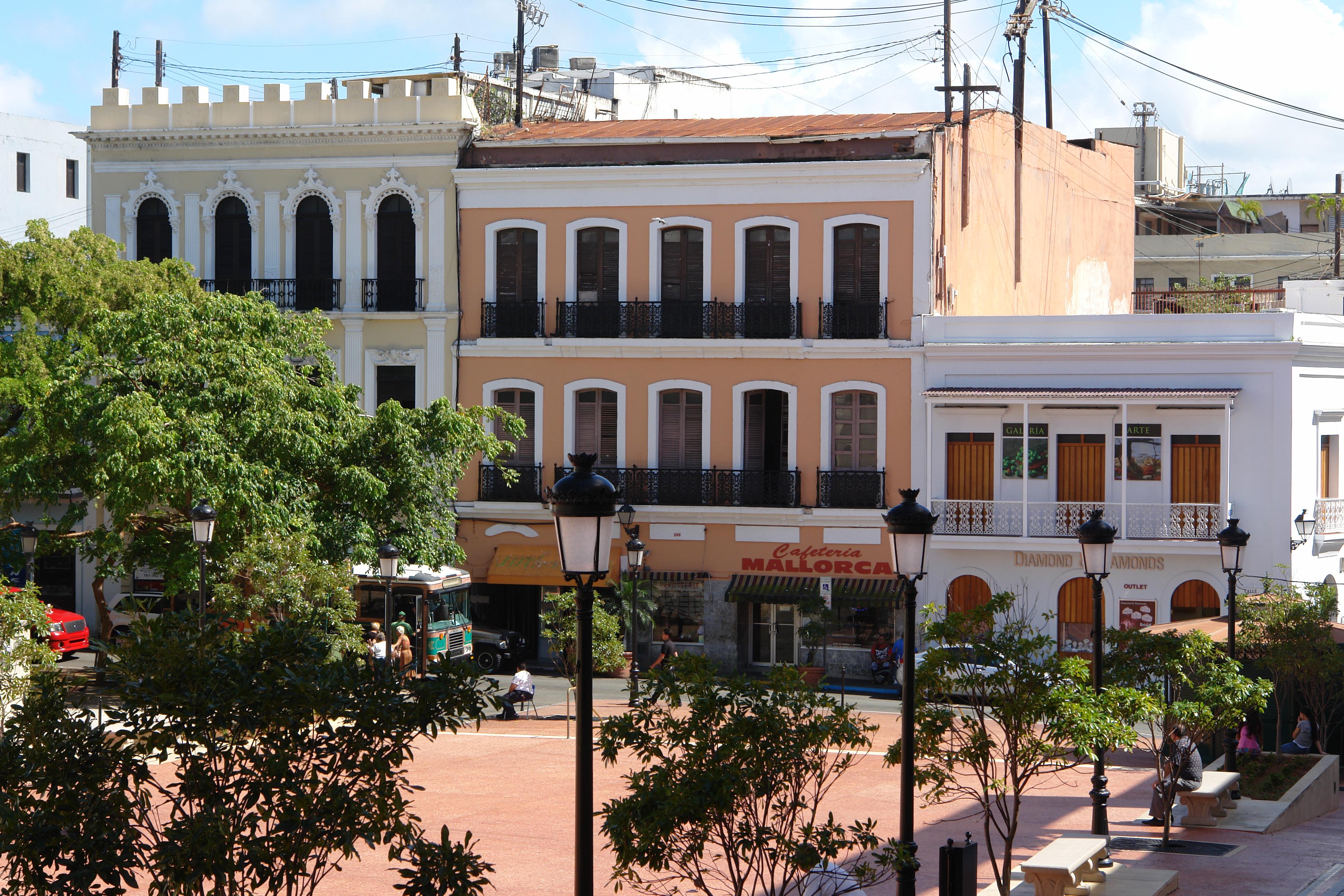 Calle de San Francisco 201 y Esquina Calle Tanca - San Juan (Viejo San Juan) - 2012 00004